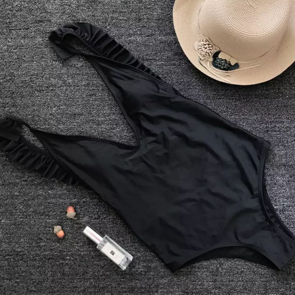 One Piece Swimsuit / Beach Wear - Picture 3 of 7